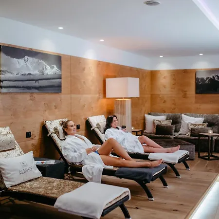 Almhof Alpin & Apartmanhotel Dienten am Hochkönig