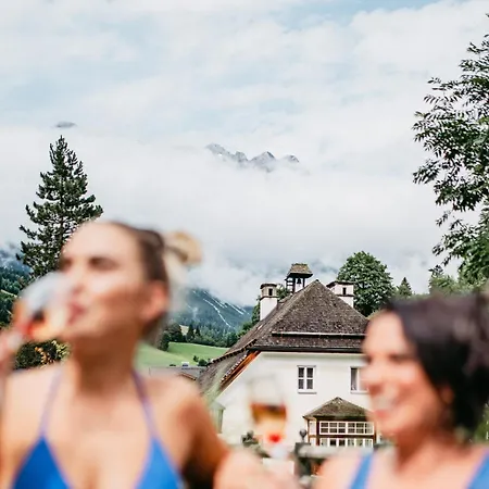Almhof Alpin & Apart Otel Dienten am Hochkönig