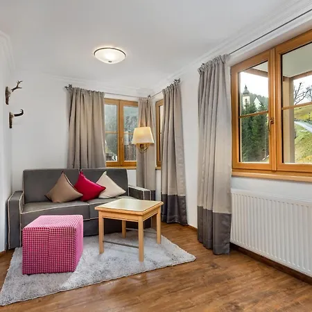 Almhof Alpin & Apart Otel Dienten am Hochkönig